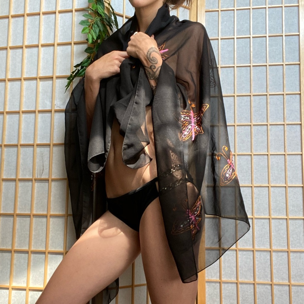 🦋 SOLD - BEAUTIFUL SHEER BUTTERFLY COVER UP